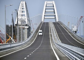 A vehicle runs down the 19 km road-and-rail Crimean Bridge passing over the Kerch Strait and linking southern Russia to the Crimean peninsula on May 15, 2018, in Kerch, prior to the opening ceremony.
Russian President, on May 15 is set to unveil a 19-kilometre-long bridge linking southern Russia to the Crimean peninsula annexed from Ukraine, a highly symbolic project he has personally championed. Built at a cost of 228 billion rubles ($3.69 billion), the new structure connects the southern Krasnodar region with the Crimean city of Kerch, spanning a strait between the Black Sea and the Azov Sea. / AFP PHOTO / POOL / Alexander NEMENOV