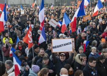 France, Paris, 2022-01-15, The Patriotes demonstrated against the health pass, Photograph by Serge Tenani / Hans Lucas, France, Paris, 2022-01-15, Le parti de l extreme droite Les Patriotes ont manifeste contre le passe sanitaire, Photographie de Serge Tenani / Hans Lucas. (Photo by Serge Tenani / Hans Lucas / Hans Lucas via AFP)